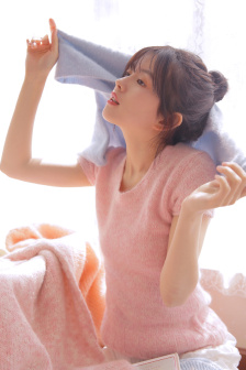 挽起裙子迈开腿开扑克免费看